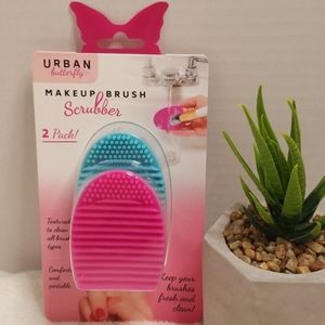 Makeup brush scrubber
